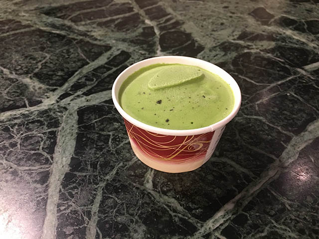 抹茶とクッキーのアイスクリーム