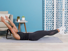 V字で30秒だけがんばって!全身をグッと引き締めるポーズ