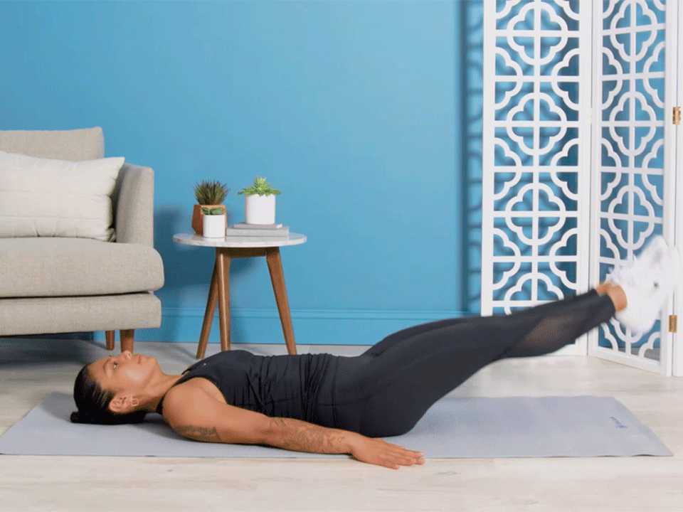 簡単そうだが本格的! 「レッグレイズ」で下腹部をしぼる