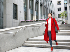 「ゆっくり座る」=スクワット効果あり? 日常動作をトレーニングに