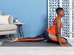 座りっぱなしの人はやるべき。お尻をやわらかくするポーズ