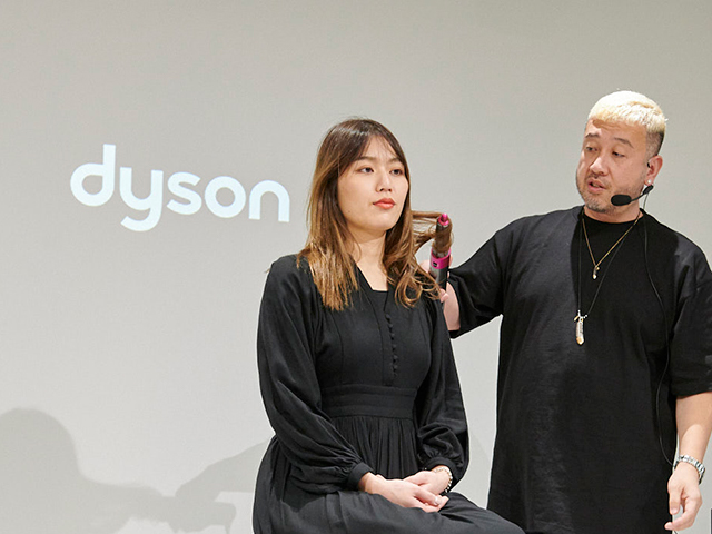 ヘアスタイリングのデモンストレーション