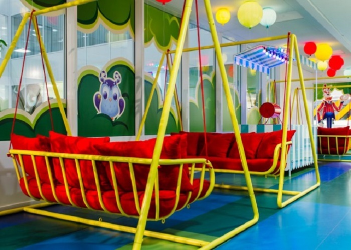 キャンディクラッシュ のオフィスはやっぱりカラフルだったよ Roomie ルーミー