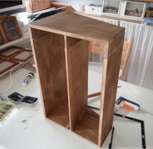 100円ショップのアイテムでdiyする キッチンの 見せる食器棚 Roomie ルーミー