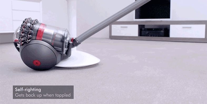 アメリカでは9月18日に発売のダイソンの最新モデル「Dyson Cinetic Big Ball Animal」は従来のキャスター構造を根本から覆す、球体。段差に躓き転んでしまっても、勝手に立ち上がってくれます。top