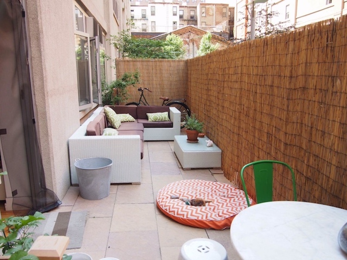 国際結婚カップルのミニマルでフォトジェニックな暮らし Ny ブルックリン みんなの部屋 Roomie ルーミー