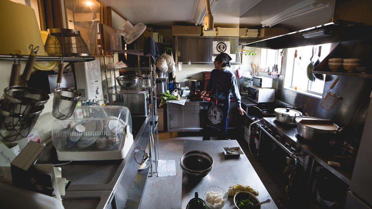 福島県伊達市の霊山町にある食事処「暮らし茶屋 風知草」を取材。江戸末期に建てられたという物件を、ほぼ自力でリノベーションした当時のことや、そのキッカケについて、たっぷりお話を伺いました。top