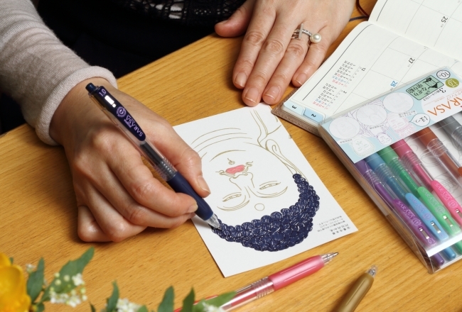 お坊さんによる仏像の解説書付き サラサクリップ 仏像なぞり塗り絵が登場 Roomie ルーミー