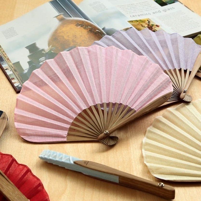 母の日に 粋なプレゼントを 安土桃山時代から続く老舗店の扇子 Roomie ルーミー