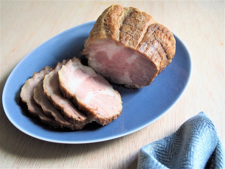 そのままの状態で冷まし、食べやすい厚さに切ったら完成