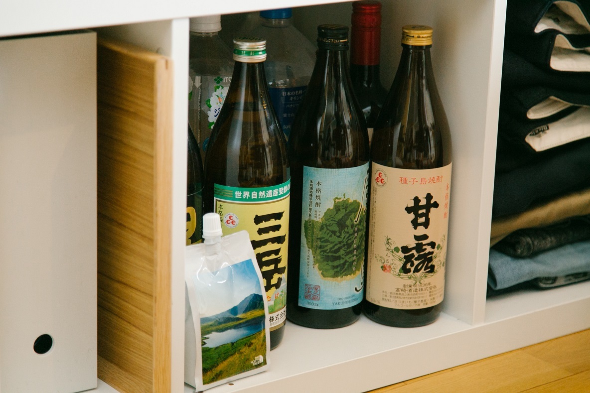 家具や家電は白を選んですっきり見えるようにしています