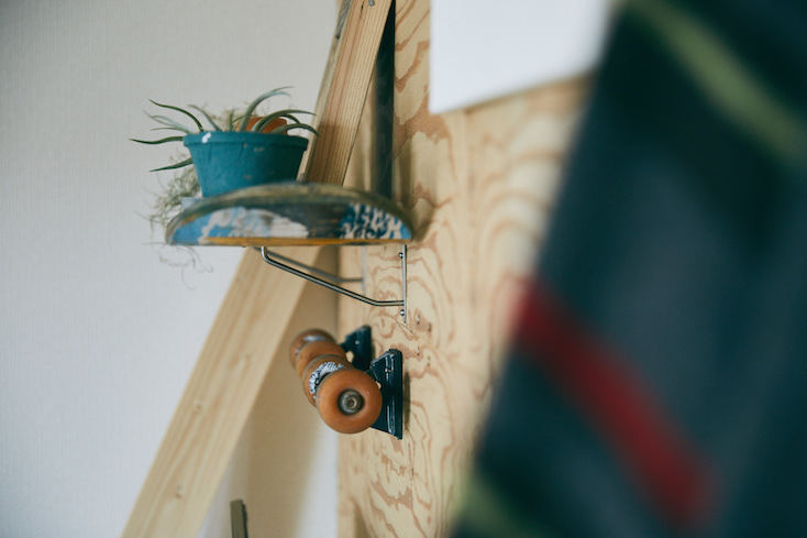スケートボードを加工した収納をDIY