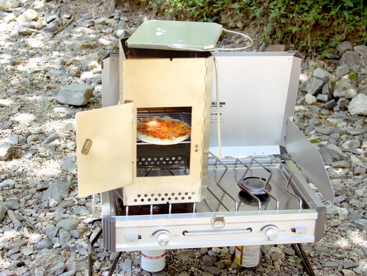 付属のS字フックを使ってビーフジャーキーや小魚など長い食材を吊れる