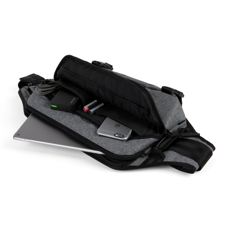 incaseのReform Sling Pack