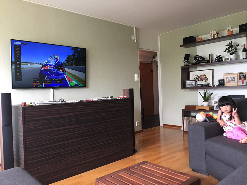 壁掛けテレビ