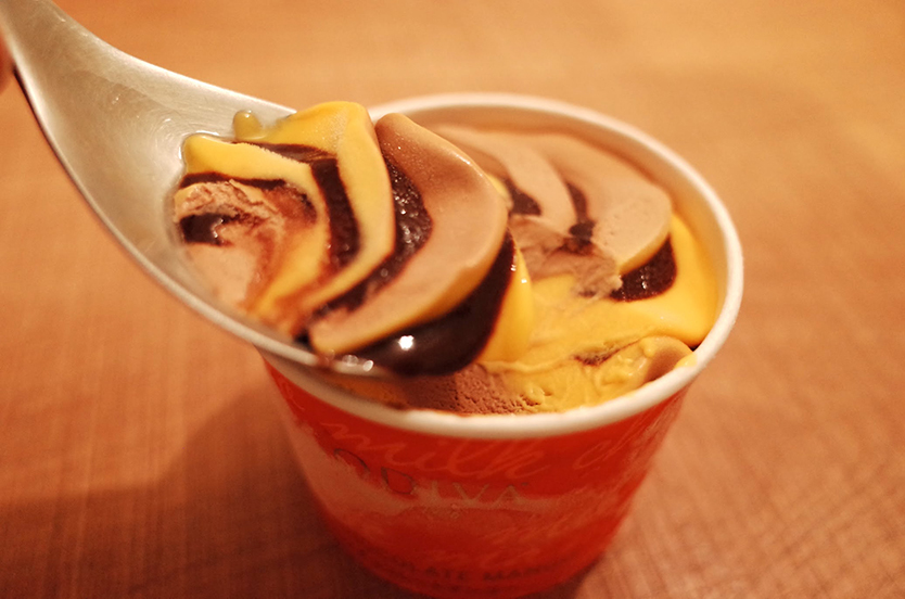 コンビニで買ったGODIVA ミルクチョコレートマンゴー