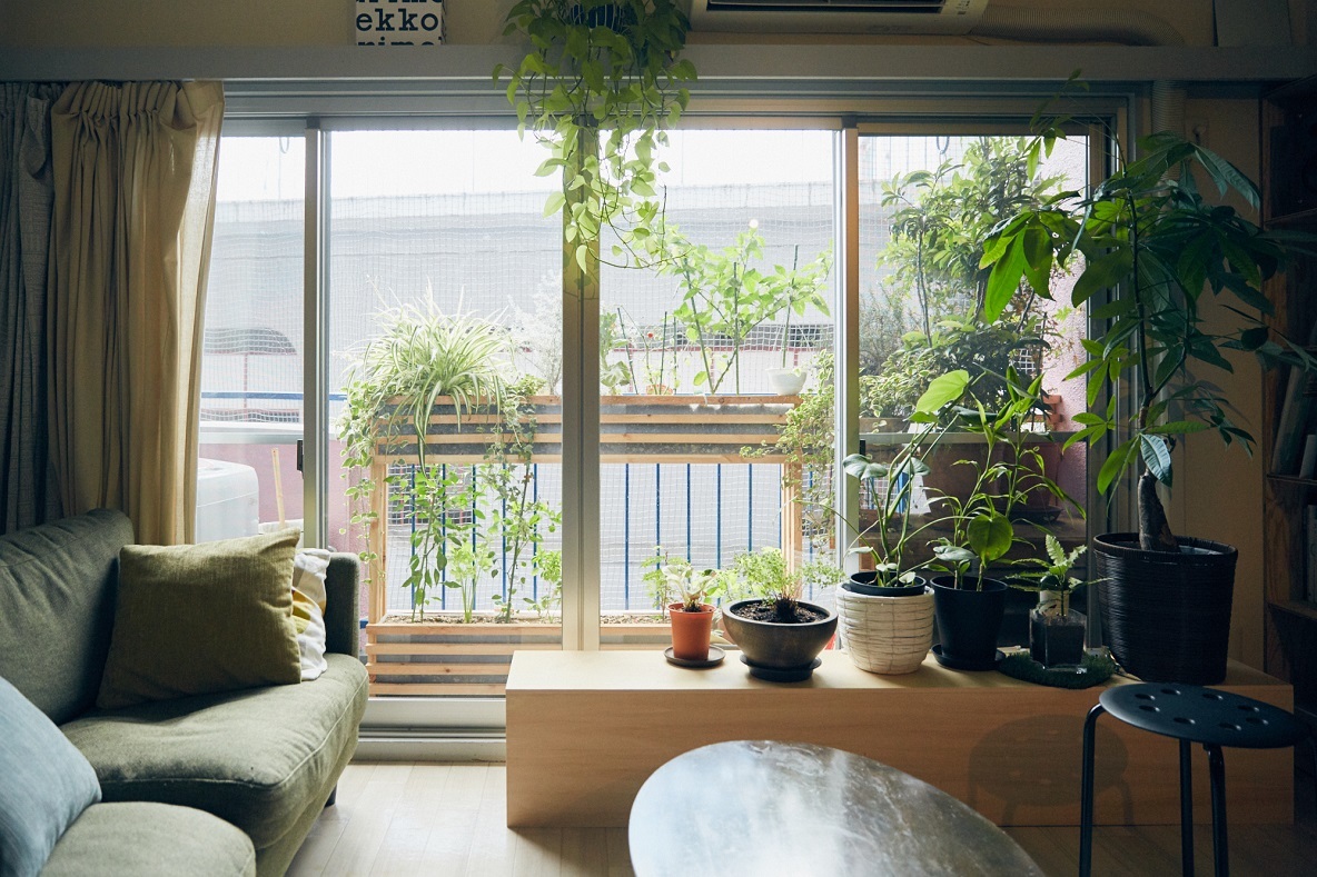 ワンルームdiyが参考になる 暮らしを手作りで組み立てる建築家夫妻 荻窪 みんなの部屋 Roomie ルーミー