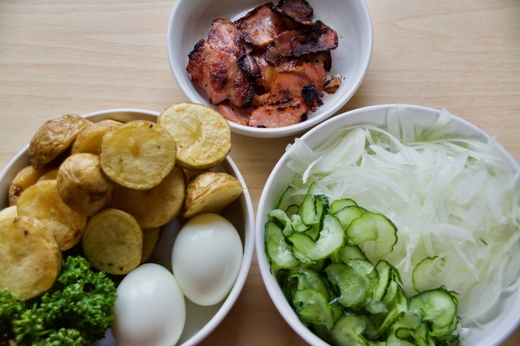 全ての材料が下ごしらえができたら見栄えよく盛りつける