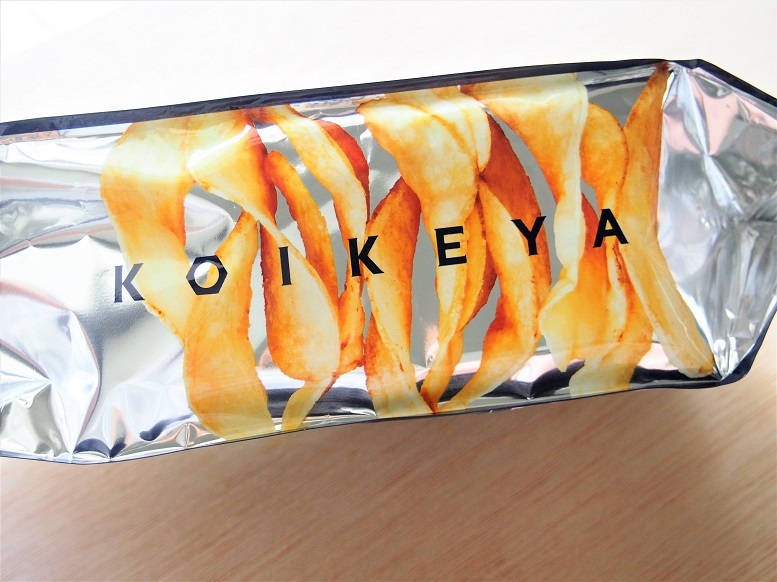 固めのポテトチップス『KOIKEYA PRIDE POTATO 手揚食感 長崎平 釜の塩』