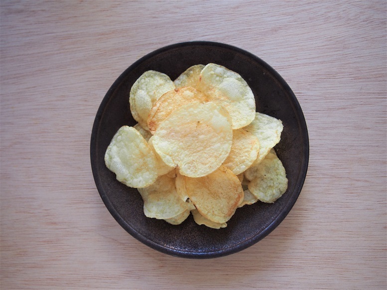 おいしいポテトチップス『KOIKEYA PRIDE POTATO 手揚食感 長崎平 釜の塩』