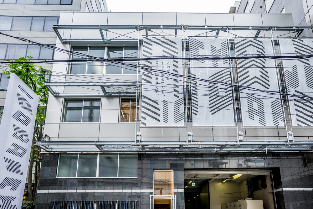 魚介系カフェ Land Seafood が 築41年の倉庫をリノベした100banchにオープン Roomie ルーミー