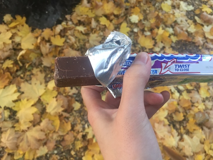 おやつにピッタリ、あまいチョコレートバー『3 Musketeers』