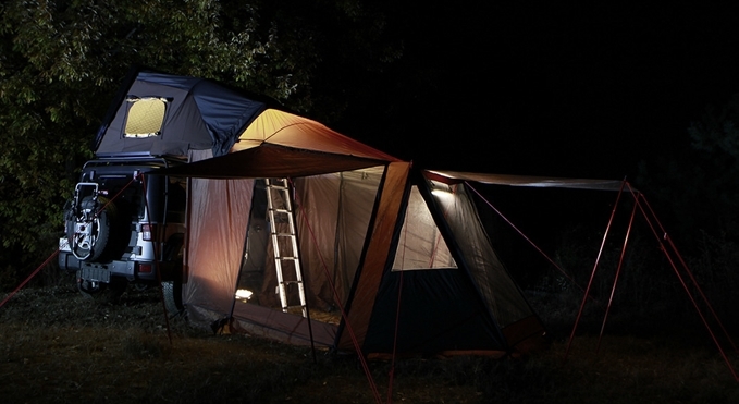 たった1分で愛車の上にテントが完成するSkycamp