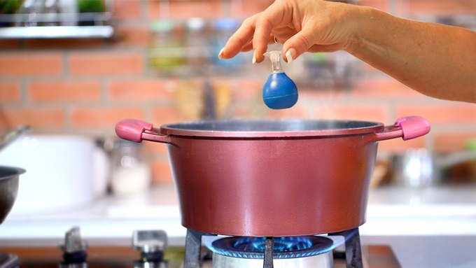 もう吹きこぼさない 鍋のお湯の沸騰を知らせるキッチンガジェット Roomie ルーミー