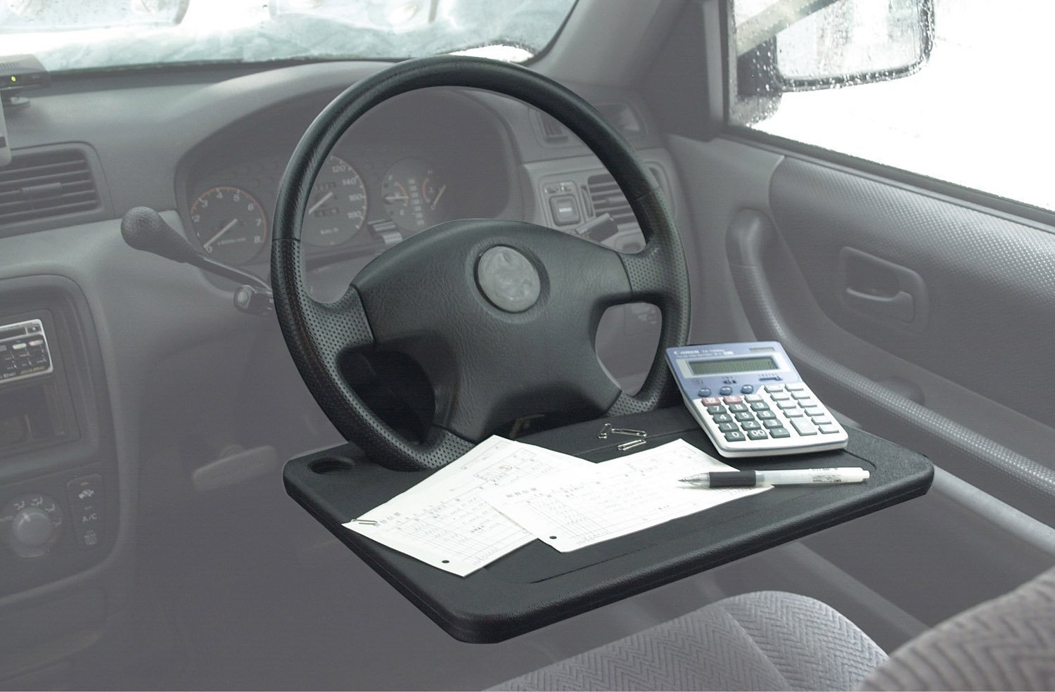 営業マン必見 ハンドル用テーブルならパソコン作業も食事も運転席でこなせますよ Roomie ルーミー