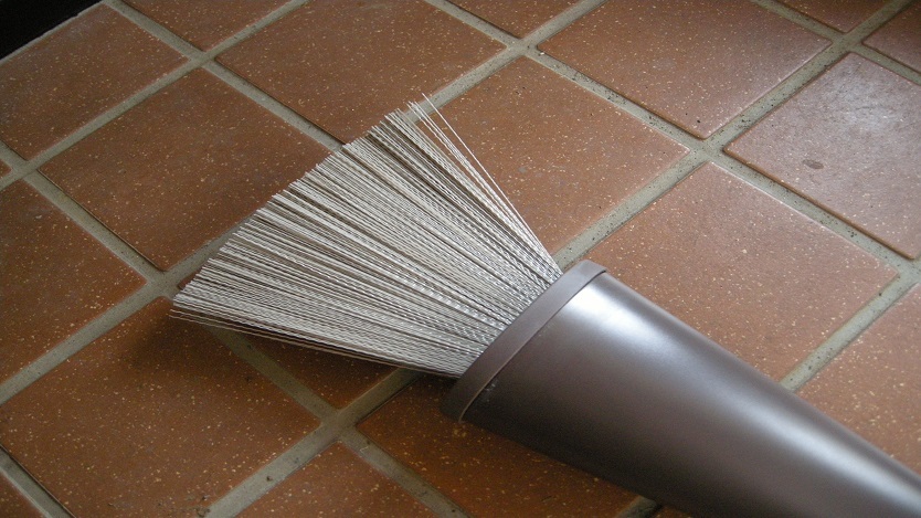 カインズの 立つほうき で ほうきの雑然さを隠して玄関もスッキリ マイ定番スタイル Roomie ルーミー