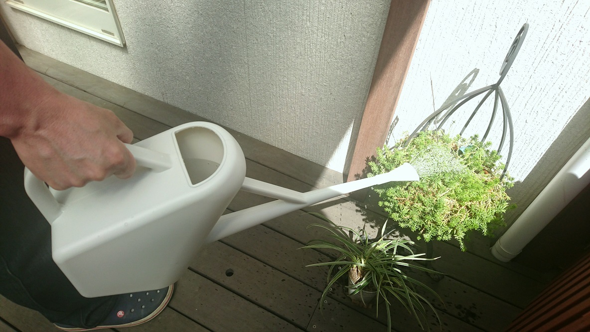 無印良品「立てられるジョウロ 約4L」