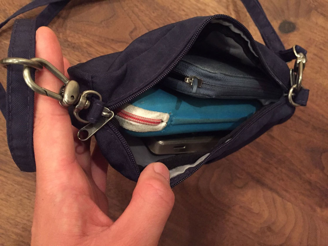 歩いても走っても動じない 快適に身軽なおでかけができるバッグを見つけたよ マイ定番スタイル Roomie ルーミー