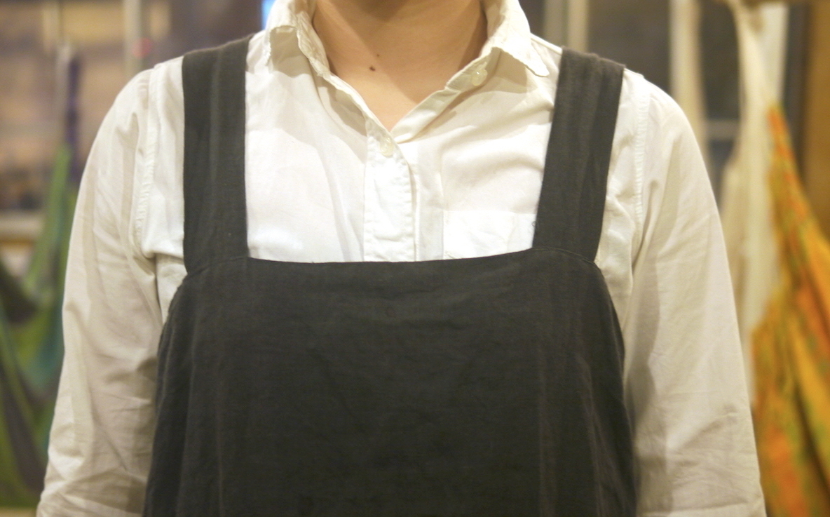 無印のこのエプロンなら肩がこらなくてラクだな マイ定番スタイル Roomie ルーミー