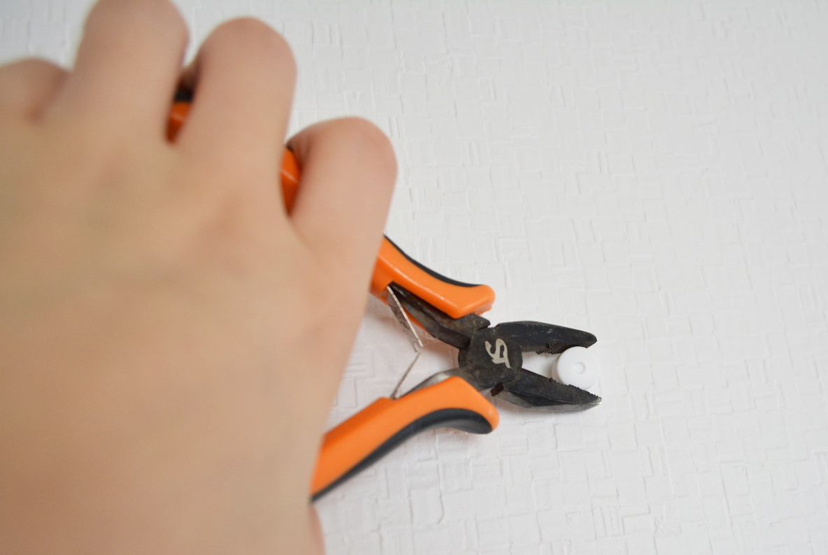 壁に空けた穴が消える ハンズで見つけた自称 魔法のピン フック の実力とは マイ定番スタイル Roomie ルーミー