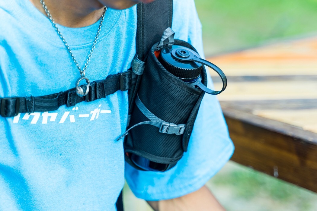 さすが山スペック 1lのボトルもスマホもmammutのコレに入れて持ち運んでるよ Roomie ルーミー