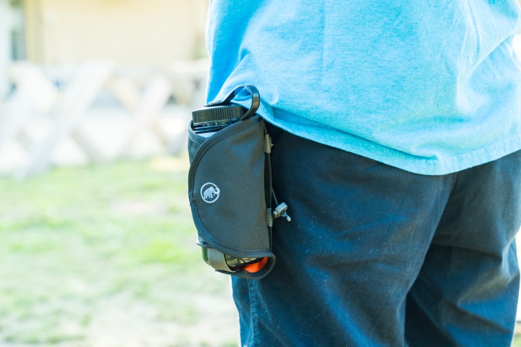 さすが山スペック 1lのボトルもスマホもmammutのコレに入れて持ち運んでるよ Roomie ルーミー