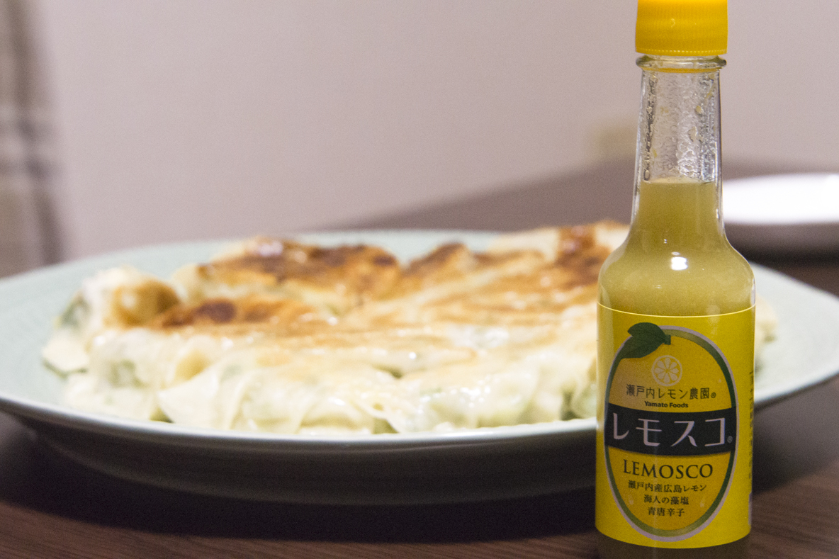 スキッとスパイシーなキレ味の調味料発見 レモン タバスコのレモスコが万能すぎる マイ定番スタイル Roomie ルーミー