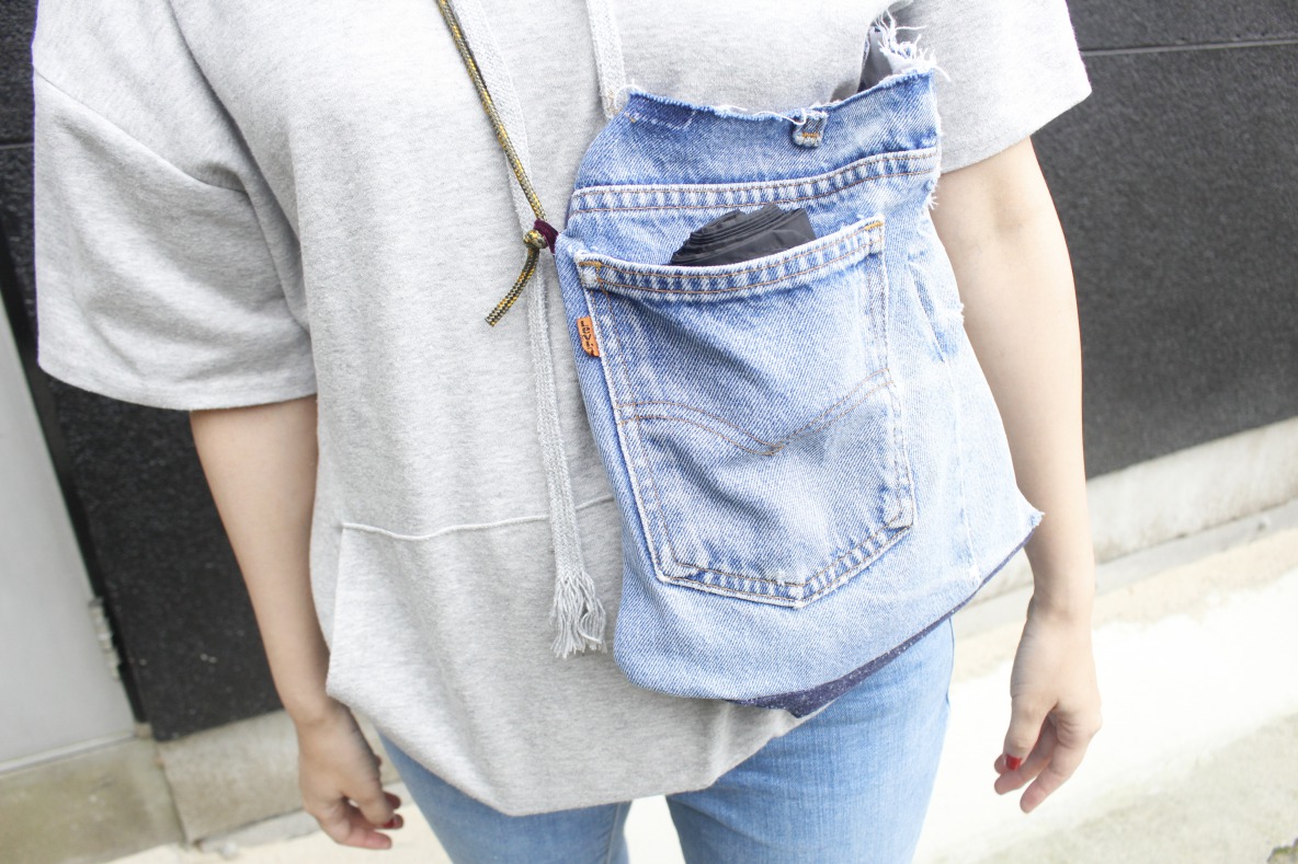 Shupatto「コンパクトバッグ（M）」をサコッシュに入れている