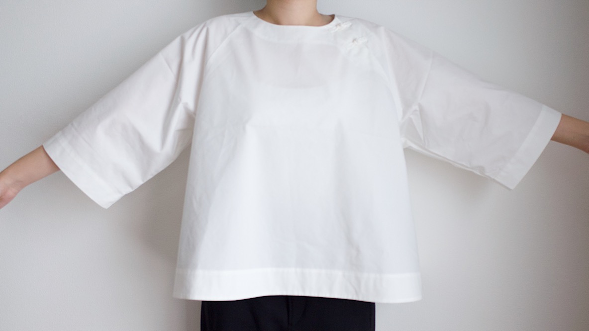 無印良品のチャイナシャツっぽいこれ 美シルエットすぎる 1枚でサマになるから楽チンだよ マイ定番スタイル Roomie ルーミー