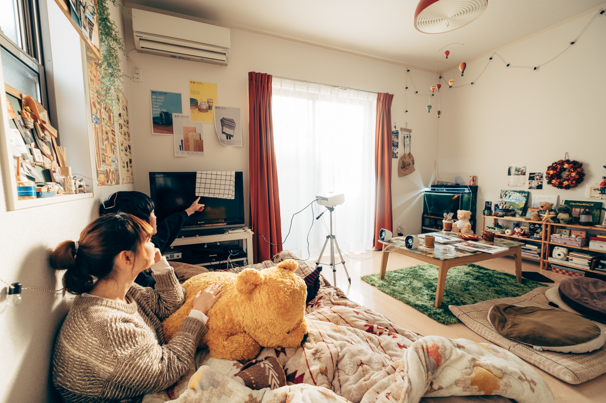 週末は郊外でキャンプを楽しむ2人が アウトドア収納を工夫しながら暮らすワンルーム 西東京 みんなの部屋 Roomie ルーミー