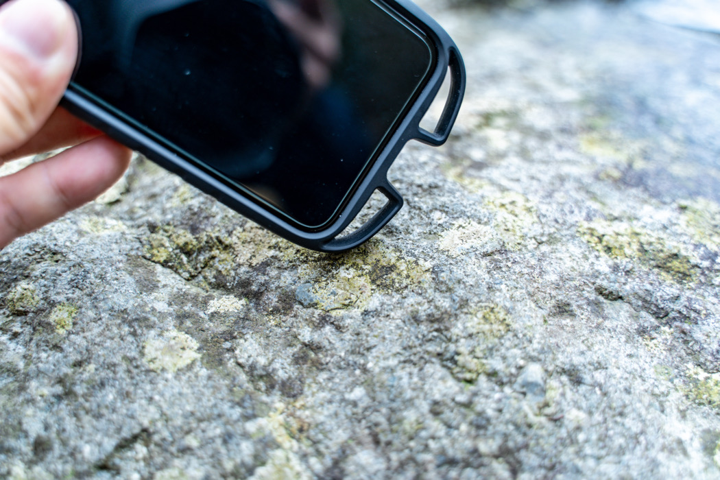 超タフなスマホケースのおかげで アウトドアでも安心してスマホを持っていけたよ Roomie ルーミー