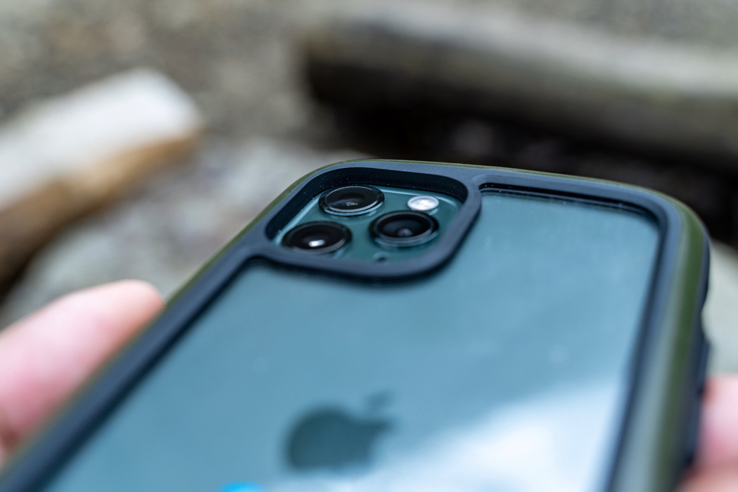 超タフなスマホケースのおかげで アウトドアでも安心してスマホを持っていけたよ Roomie ルーミー