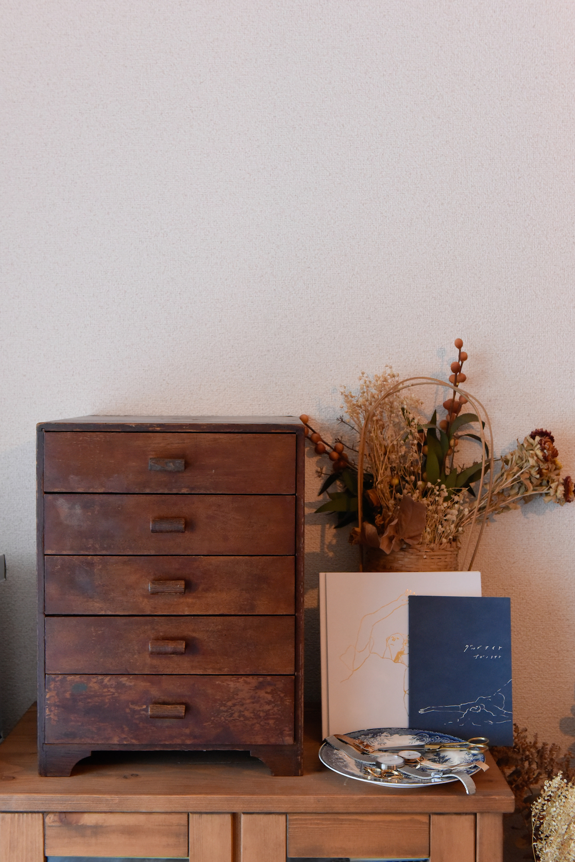 古道具とヴィンテージ家具に囲まれた ひとり暮らし女子の1kマンション 板橋 みんなの部屋 Roomie ルーミー