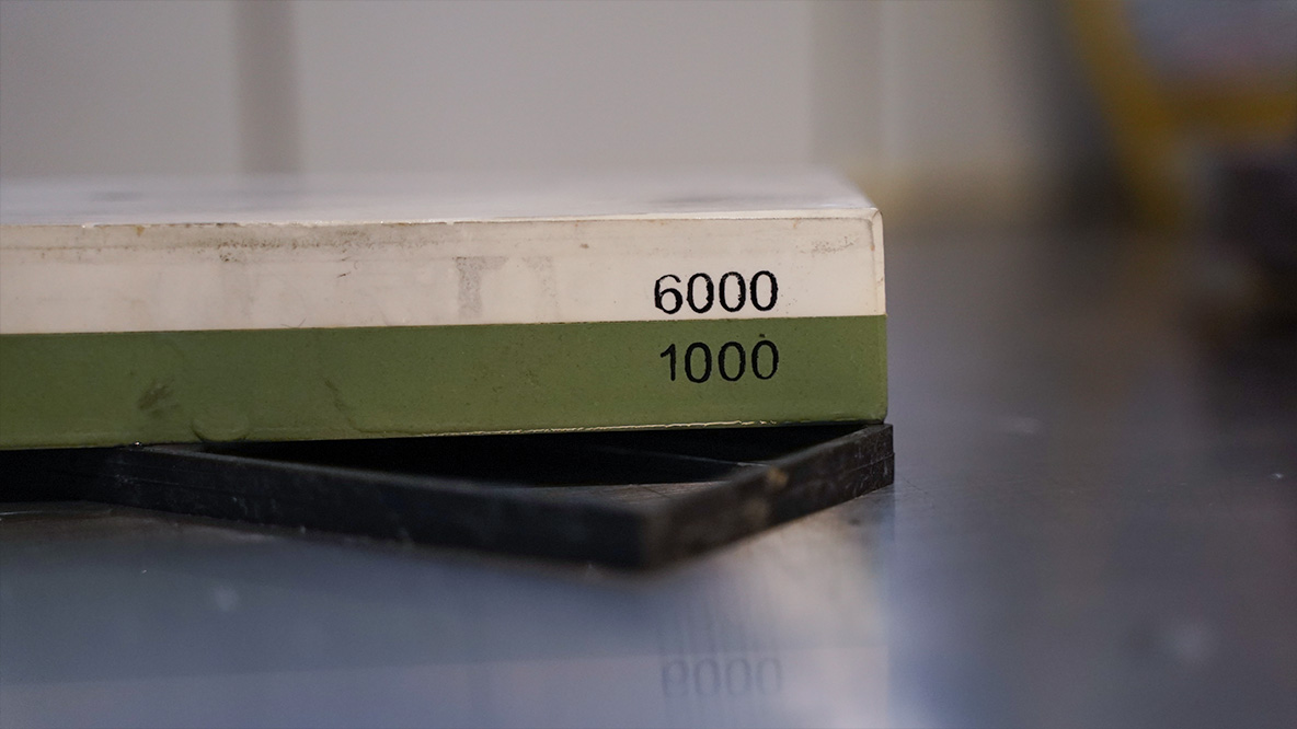 アウトドアで使う斧やナイフの手入れは 外出しにくいこの時期にやっちゃうのが吉 Roomie ルーミー