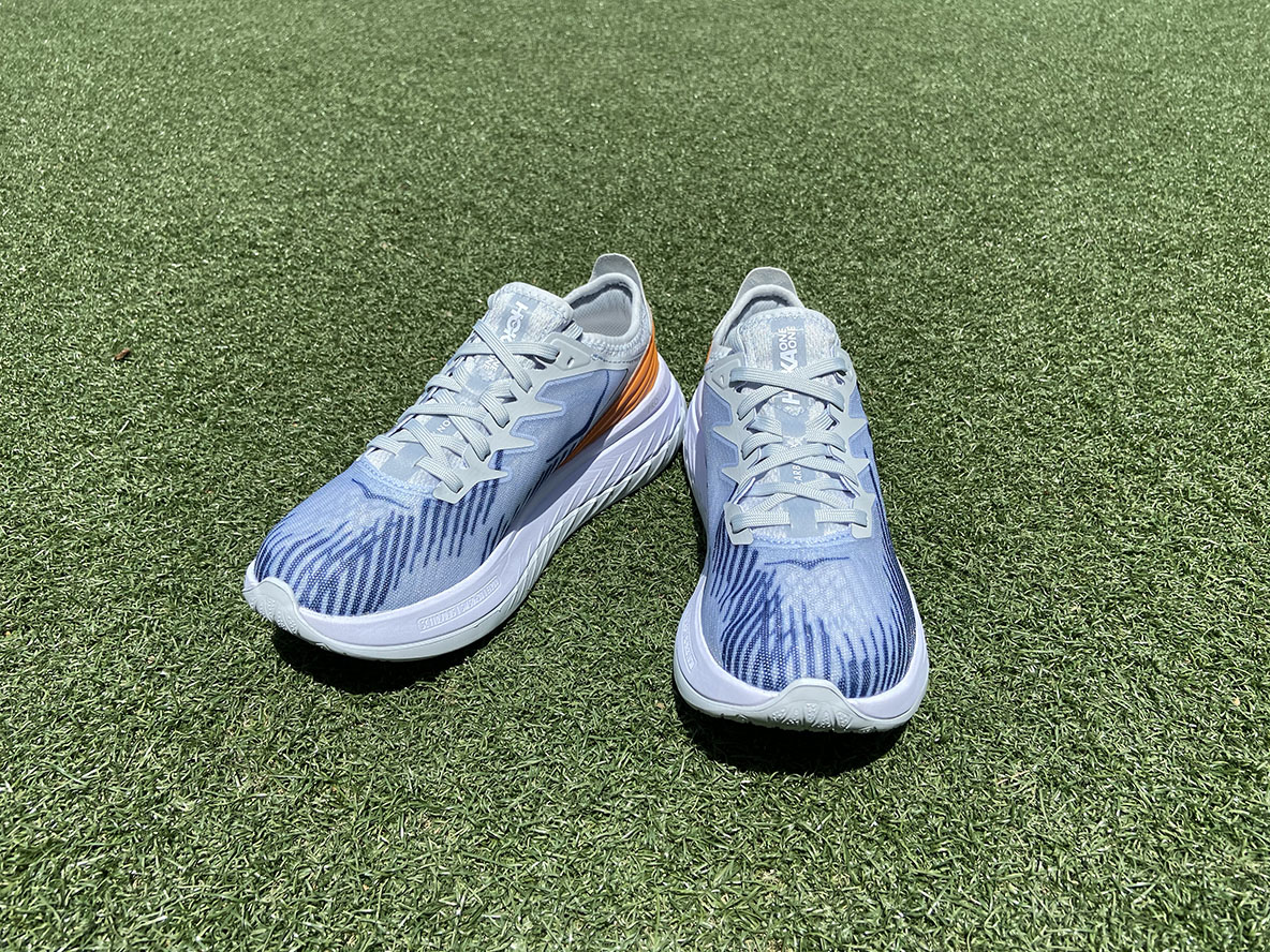 1足のスニーカー