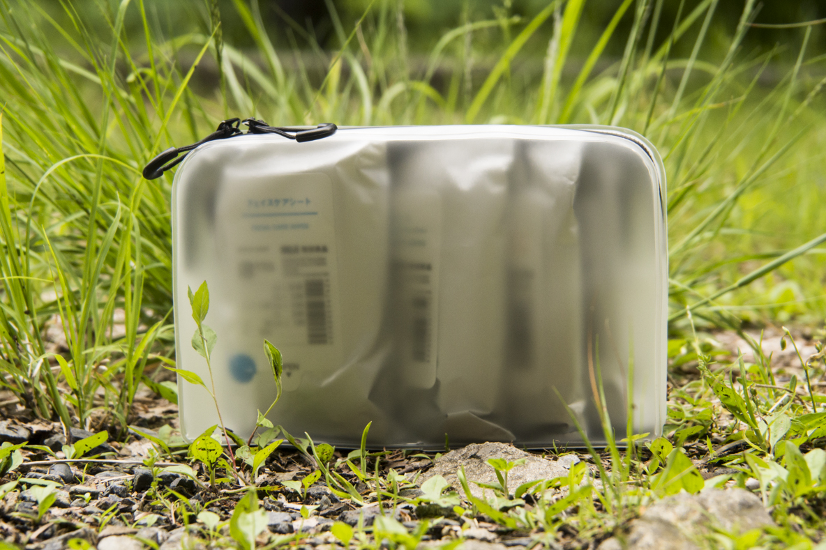 無印良品　 TPU自立するポーチ 汗ふきシート　虫よけシート　フェイスケアシート　日焼け止めシート