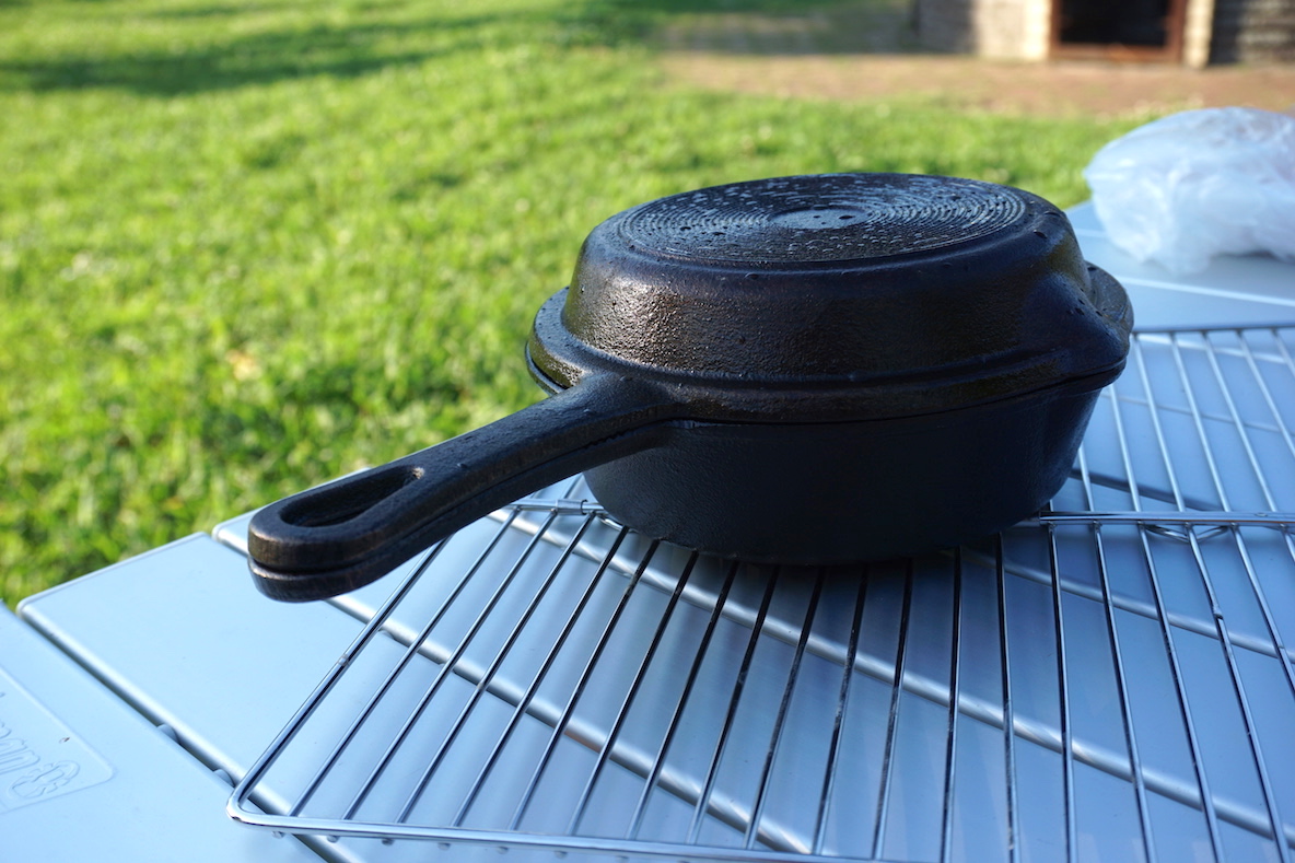 スキレットを使って ただ肉を焼くこと がこんなにも幸福感に満ちているとは Roomie ルーミー