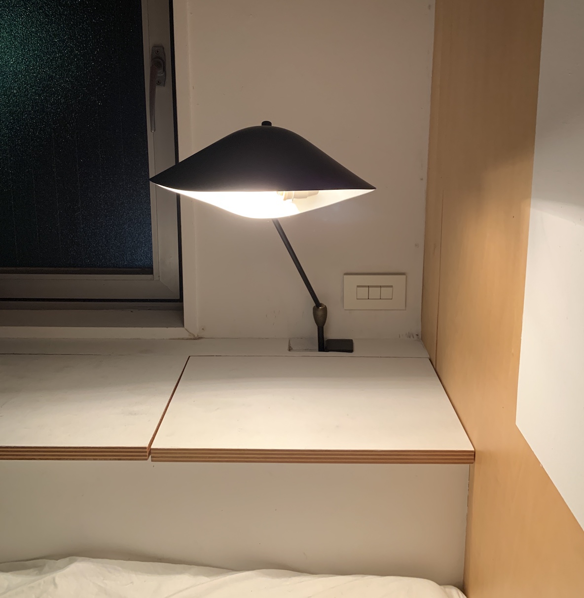 つながる間取りの寝室は 無駄のない設計と 暮らしの中で心地いい 工夫に溢れていた Roomie ルーミー