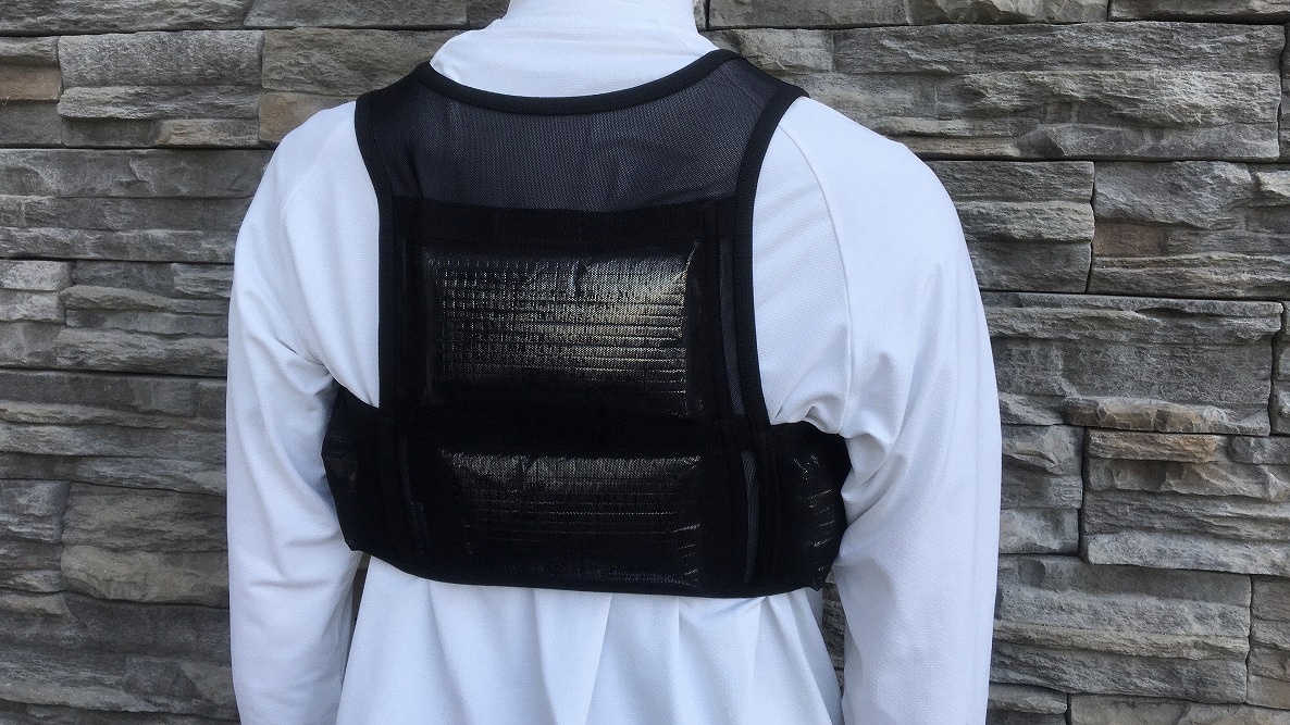 最強の暑さ対策かも 保冷剤の力で体を冷やす アイスベスト の実力がスゴい Roomie ルーミー