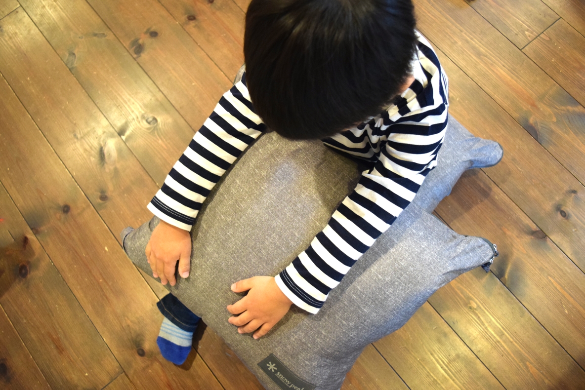 クッションにもなるスノーピークの寝袋 連結して掛け布団としても使えるのが購入の決め手だよ Roomie ルーミー